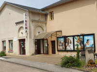 façade cinema